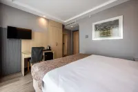 Heya Hotel - parking