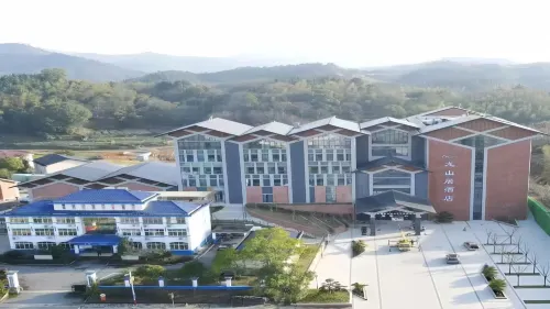 Longshanju Hotel