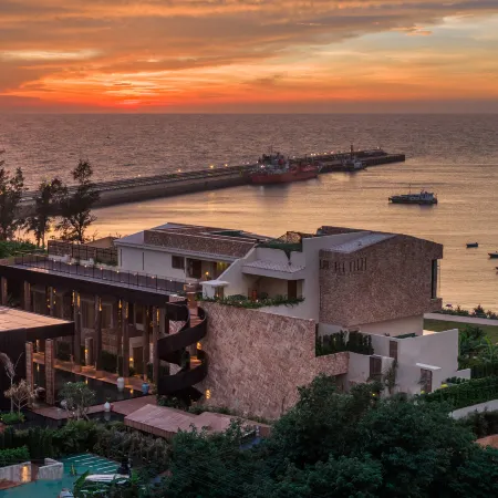 Cliff Nest ·Wild Luxury Resort & Villa