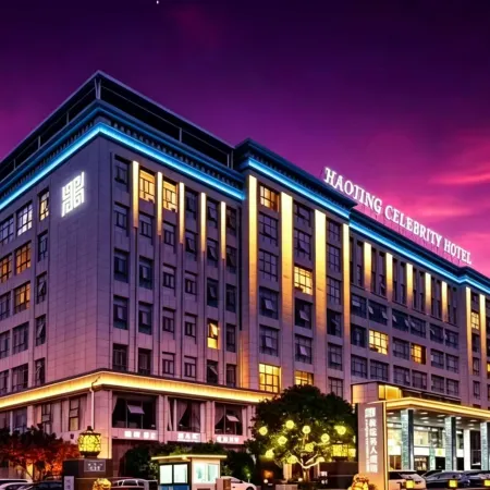 Royale Celebrity Hotel