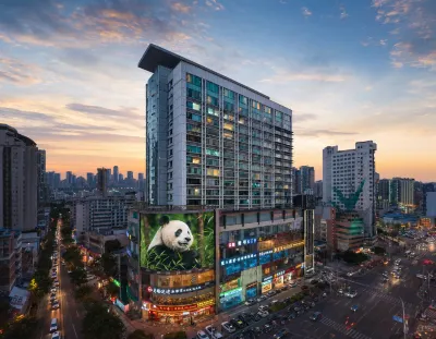 Flowers Pleasing Qing Ju  Hotel(Chengdu taiguli Chunxi Road store) Hotels in Tianfu Square/Chengdu Museum