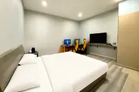 Bense E-Sports Hotel (Qianjiang Bus Passenger Station) - 2-Star