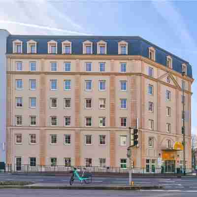 Kyriad ECO - Suresnes - La Défense Hotel Exterior