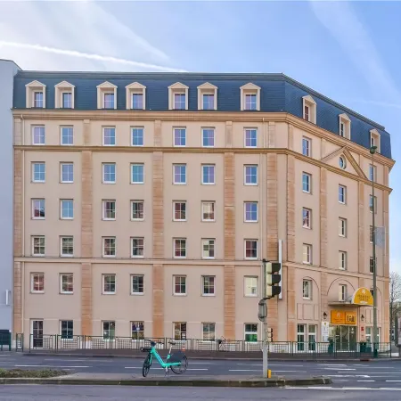 Kyriad ECO - Suresnes - La Défense