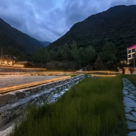 Yuexi Yijing Hot Spring Resort