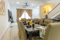 Modern 5-Bedroom House BBQ Event at Nilai by HCK - Mountain view