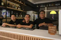 Yellow Umbrella Hostels - بار