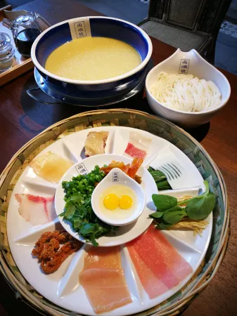 James Joyce Coffetel (Kunming South High-speed Railway Station Chenggong University Town) Отели рядом с достопримечательностью «Yunnan Minzu University (Yuhua Campus)»