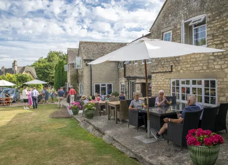 Pettifers Freehouse Hotel Отели в г. Сейнт Пол Малмсбери Витхаут