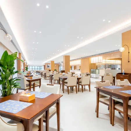 Qianhai Life Happiness Town (Luofushan Shop)
