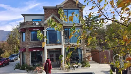 Yangxin Xiandao Lake Lihu Maple Moon Homestay Отели рядом с достопримечательностью «Xiandaohu Xianhu Gallery»