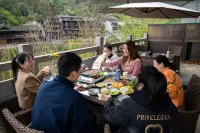Xueqingji Yunlu River View Homestay - พร้อมอาหารเช้า