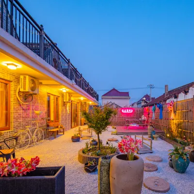 Floral Hotel · Yiding Country House Hotel Hotels near Shanghai Genbao Football Base - Outdoor Football Stadium