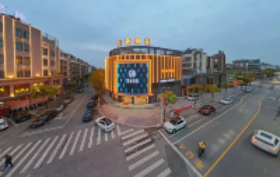 Huzhou Quanya Hotel (Nanxun Shuanglin Phoenix Culture Square) Hotels near shanlianfengqingzhen