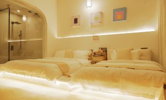 Longli Half Courtyard Homestay