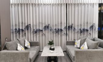 Dilian Hotel (Xiangzhou Dream Night Club)