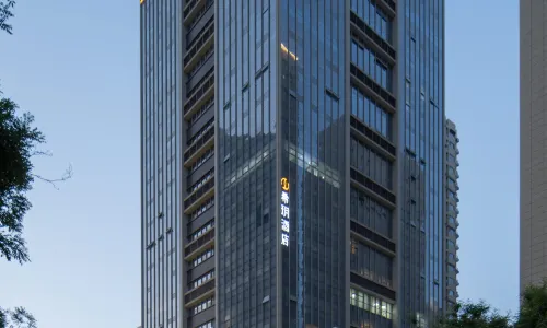 Xixuan Hotel (Korla Peacock River Sailing Plaza)