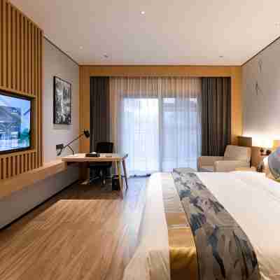 Chibi Longyou Hotel Rooms