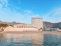 فندق ومنتجع رويال إم شاطئ العقة Hotels near Sandy Beach