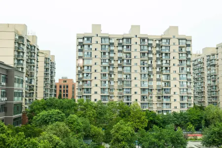 Tuke China Light Hotel (Guanghan Sanxingdui Branch) Отели рядом с достопримечательностью «Jinyan Square»