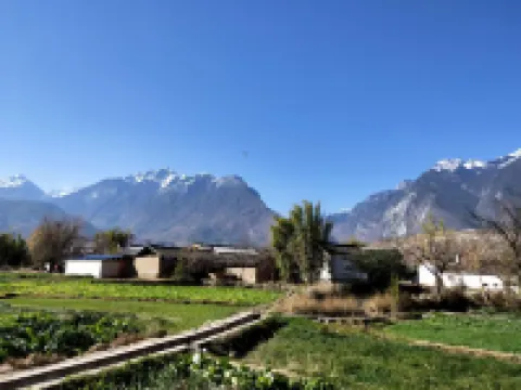 Zhenfu Courtyard Pool Vacation Beauty Hotels near Shangri-La Tiger Leaping Gorge