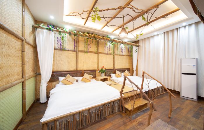 Longquan Hotel and Homestay