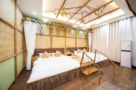 Longquan Hotel and Homestay Отели рядом с достопримечательностью «Геологический парк Эль-Нос»