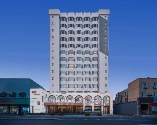 Yitel Collection Hotel (Jinan Daming Lake Baotu Spring) Отели рядом с достопримечательностью «Озеро Пяти драконов»