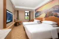 Vienna Hotel (Chengdu Jintang Huaizhou New Town) Hotels near Wetland Park (huaikoubadexiaozhen)