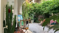 Teacher Yuan's Courtyard (Xiangbishan Lijiang Branch) Hotel a 