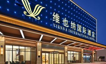 Vienna International Hotel (Qujing Luliang Tongle Plaza)