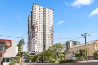 Ivy and Eve Apartments by CLLIX Hotel dekat State Library Of Queensland