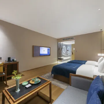 QIANNA HOTEL (ZhongNan Road BaoTong Temple) Отели рядом с достопримечательностью «Храм Баотун»