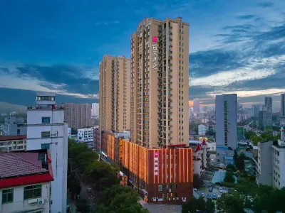 Echarmホテル(咸寧温泉センター花壇) 湖北科技学院-基础医学院周辺のホテル