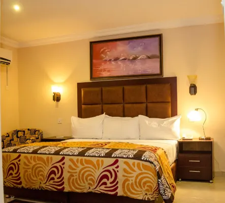 Tomats Inn and Suites