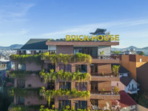 ブリック・ハウス・ダラット・ホテル ダラットのホテル