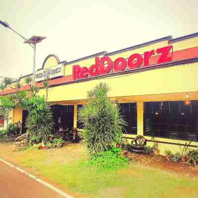 San Juanico Travellers Inn - RedDoorz Hotel Exterior
