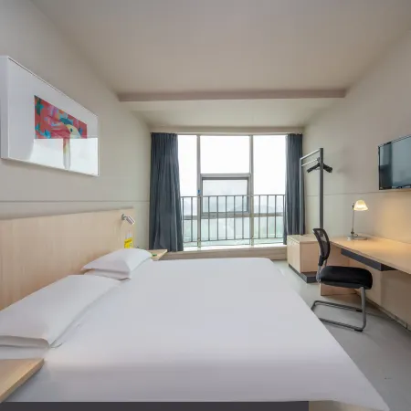 Tongling Yiyang Yinhu Hotel (Patio Lake Park)