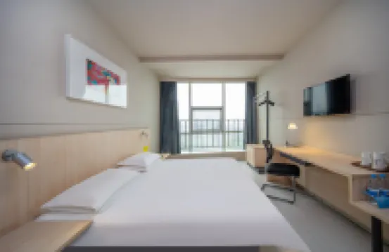 Tongling Yiyang Yinhu Hotel (Patio Lake Park)