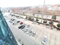 Starway Hotel (Wen County Chuncheng Guomao Plaza) - parking