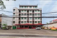 RedDoorz Premium Near Paris Van Java Mall Hotels in Sukajadi
