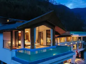 Hailuogou Luanxi Hidden Mountain Snow Mountain Scenic Hot Spring Resort Hote