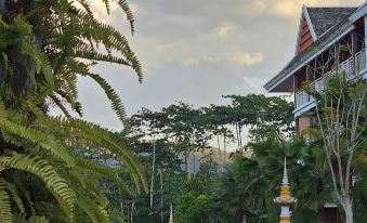 Mengla Liangqi Yunshe Business Hotel