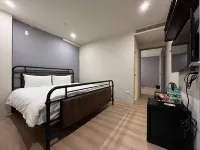 Saint Hostel - balcony