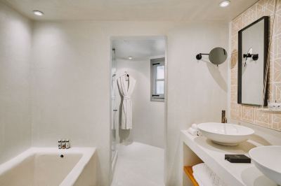 ドリアンスイート、1ベッドルームスイート、キングサイズベッド1台、リゾートビュー、バルコニー付 ヴェデマ，ラグジュアリーコレクションリゾート，サントリーニの写真