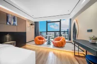 NATO.Walking in the Clouds    Hotel
