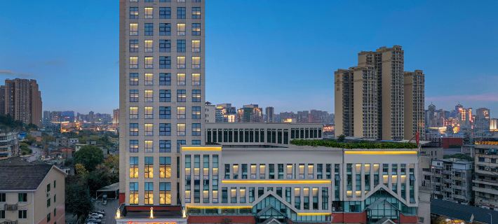 Vienna International Hotel (Leshan high-speed railway station Jiaxing road gourmet street shop) Hotels in Leshan