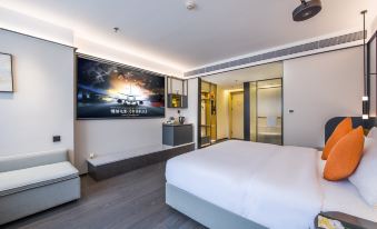 Mei Ling Holiday Hotel (Wanda Plaza Liupanshui Liupanshui Railway Station Store)