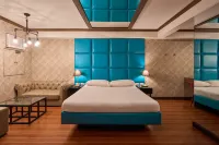 Victoria Court Hillcrest Hotels near Capitol Commons