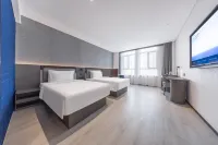 Yining Autonomous Prefecture Museum Cultural Road Light Living Hotel